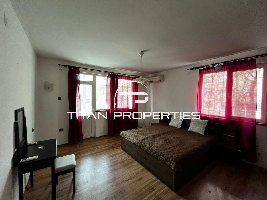 Многостаен апартамент за продажба в кв. Кючук Париж