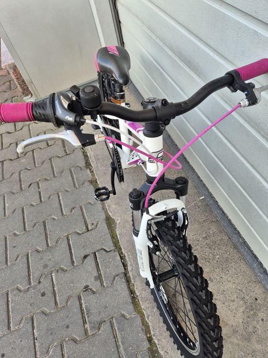 Bicicleta copii fetița 6-9 ani carrera