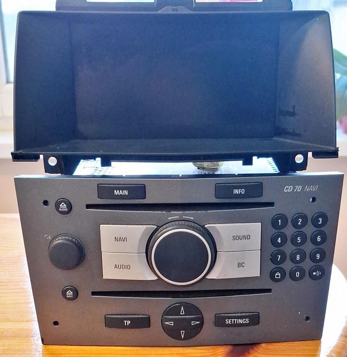 Цветен дисплей и радио Астра Х Зафира Б