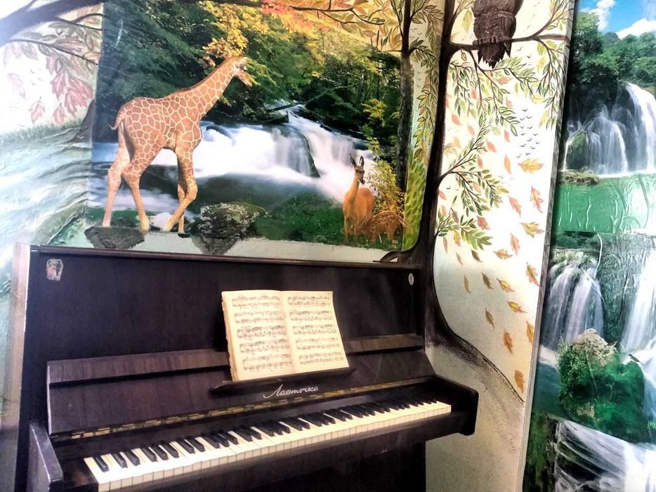 продается пианино "Ласточка ".