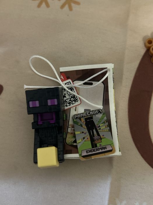 Продаю фигурку Kinder Joy Minecraft эндер Мена