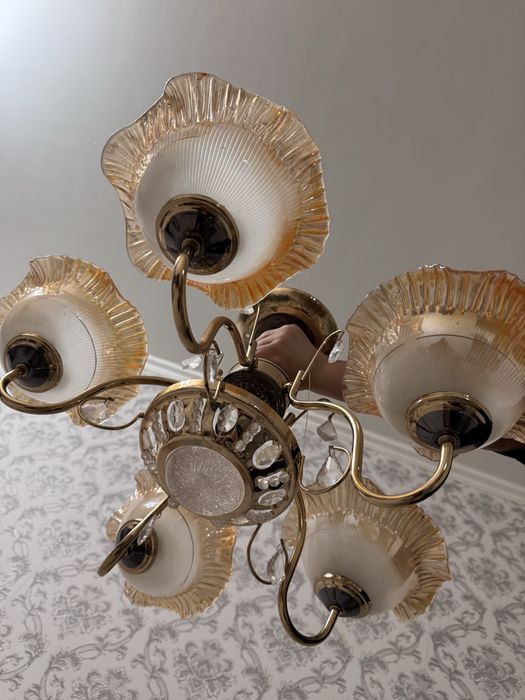 Бесплатно отдам люстру