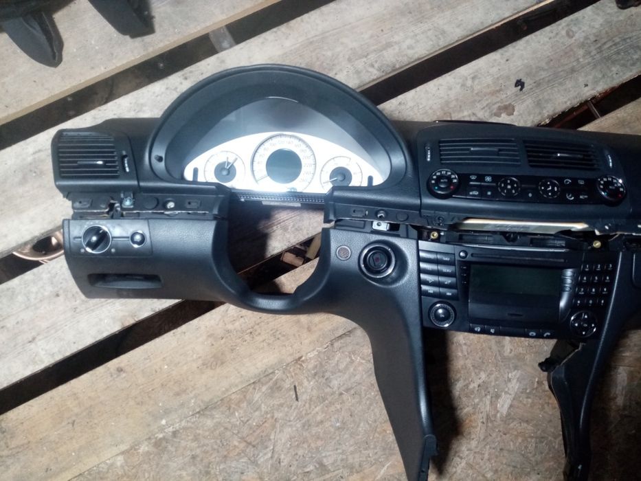 Панель приборов на Мерседес W211 из Германии