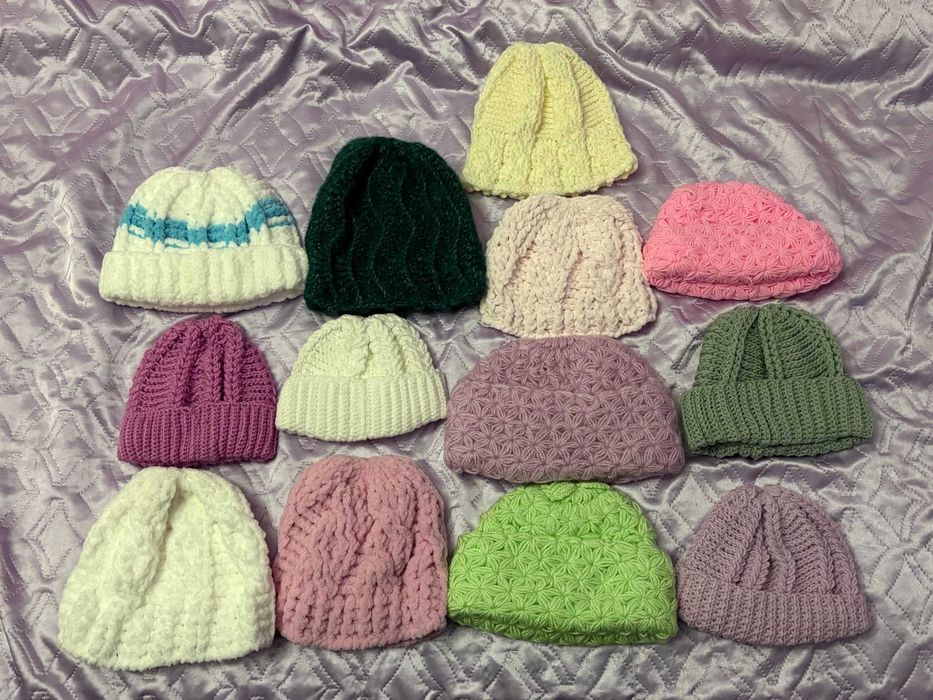 Ръчно изплетени детски шапки