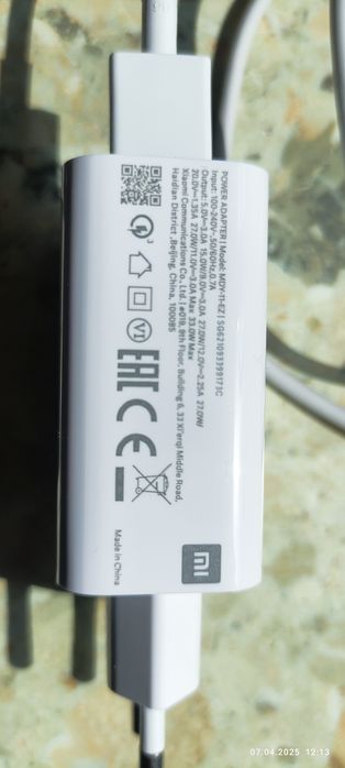 Разные зарядные устройства.