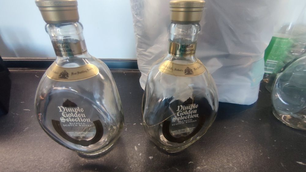 Дъмпал стъклени бутилки