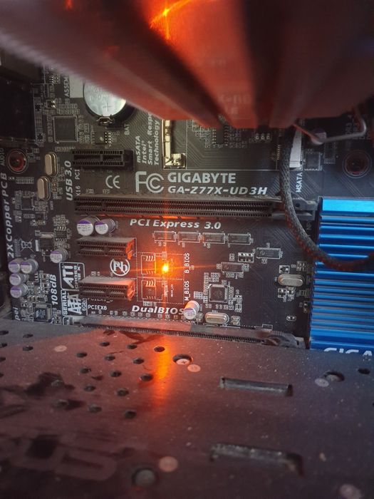 Vand pc low gaming sau pe piese