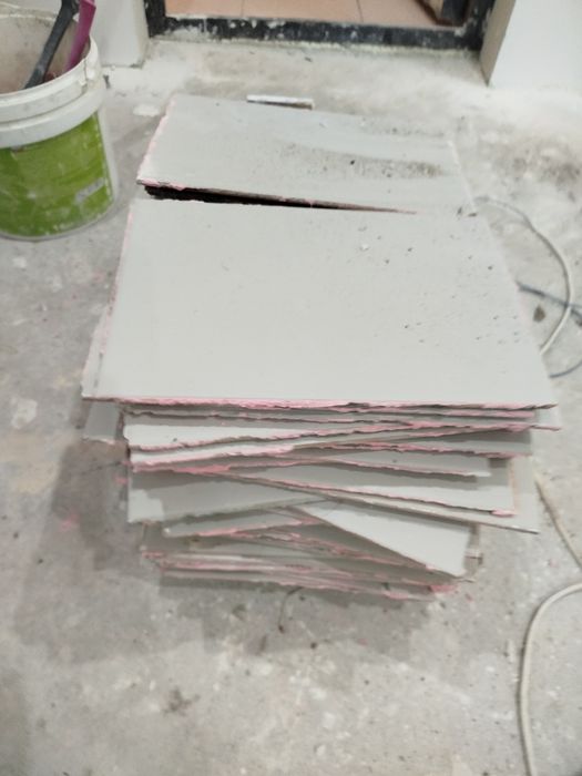 Отдам бесплатно б/у кафель