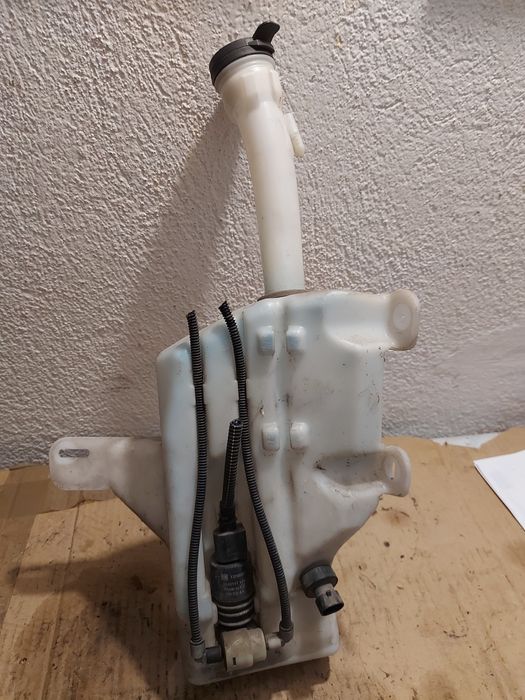 Казанче течност за чистачки Опел Инсигния / Opel Insignia A