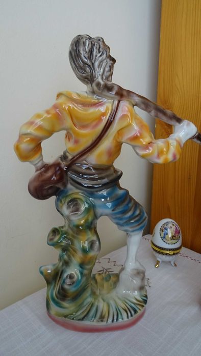 Големи порцеланови фигури. Майолика Италия втора половина на 20 век.