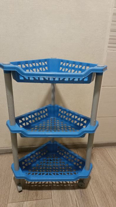 Угловая этажерка