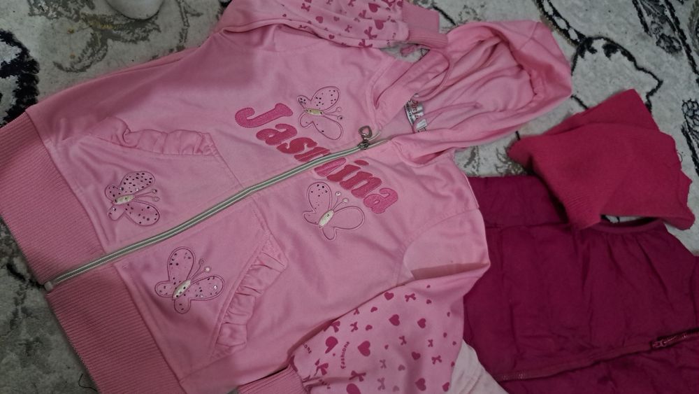 Куртка , ветровка, жилетка на девочку