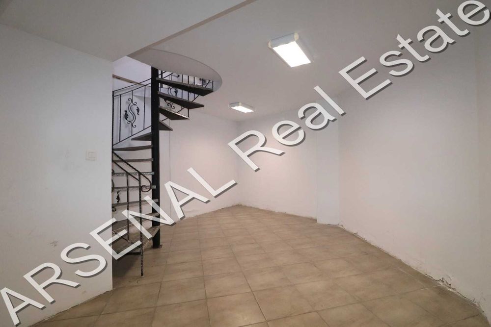 Дава се под наем Офис в София, Лозенец - 135 кв.м за 900 € - Снимка #1