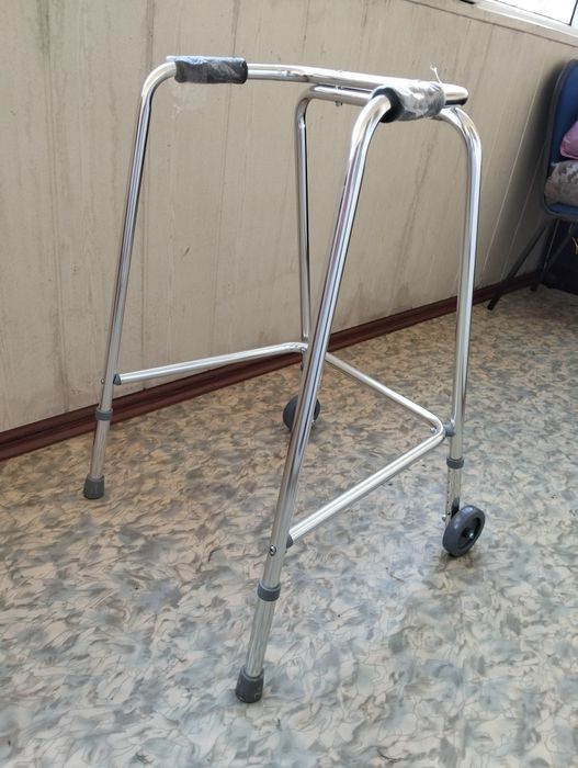 Продам ходунки новые