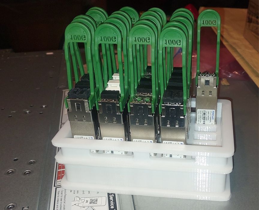 Transceiver QSFP28 FINISAR 100G CWDM4 SMF 1300nm 2Km FTLC1152RGPL