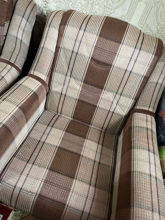 Отдам диван и два кресла