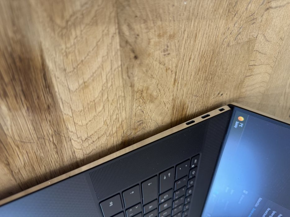 Dell xps 9720 17inch/ i9 / 3060 / 32 gb ram