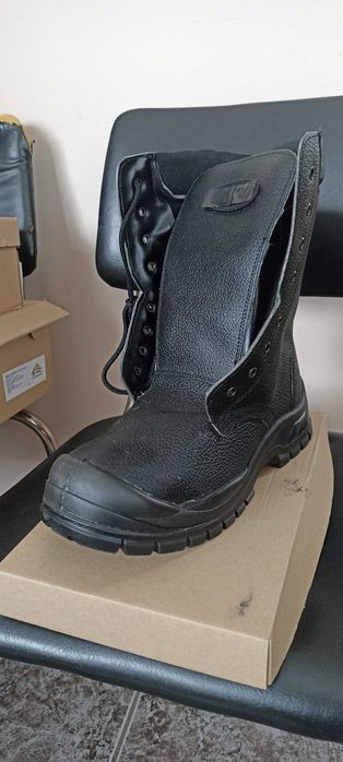 Работни обувки с метално бомбе