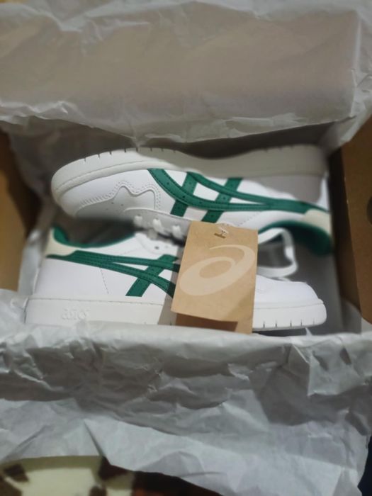 Продавам обувки asics japan s gs