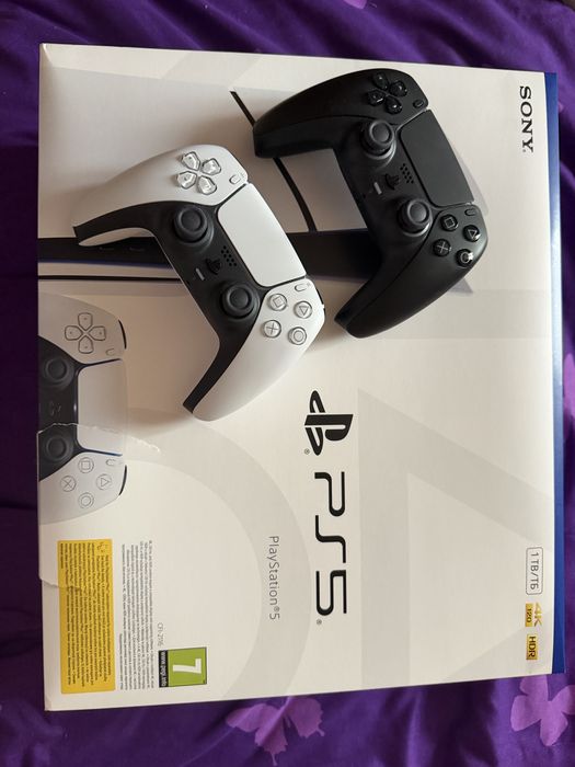 PS 5 1TB cu 2 manete