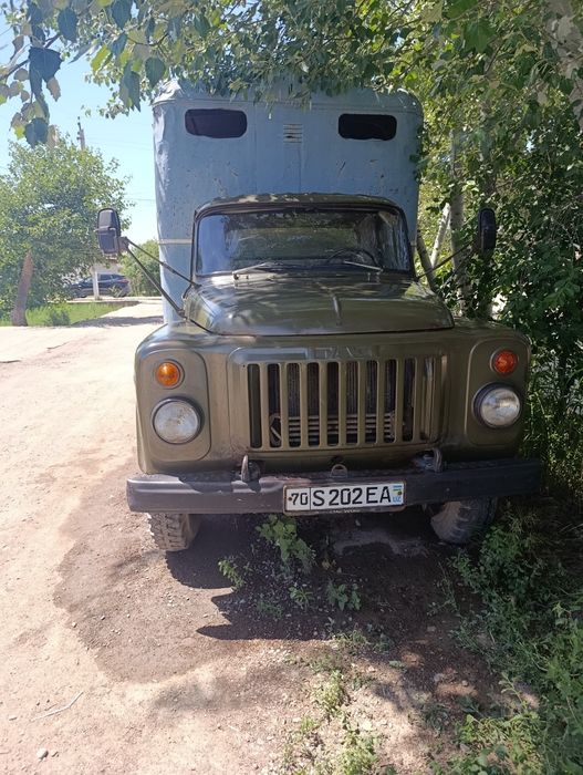 Gaz 52-27 sotiladi