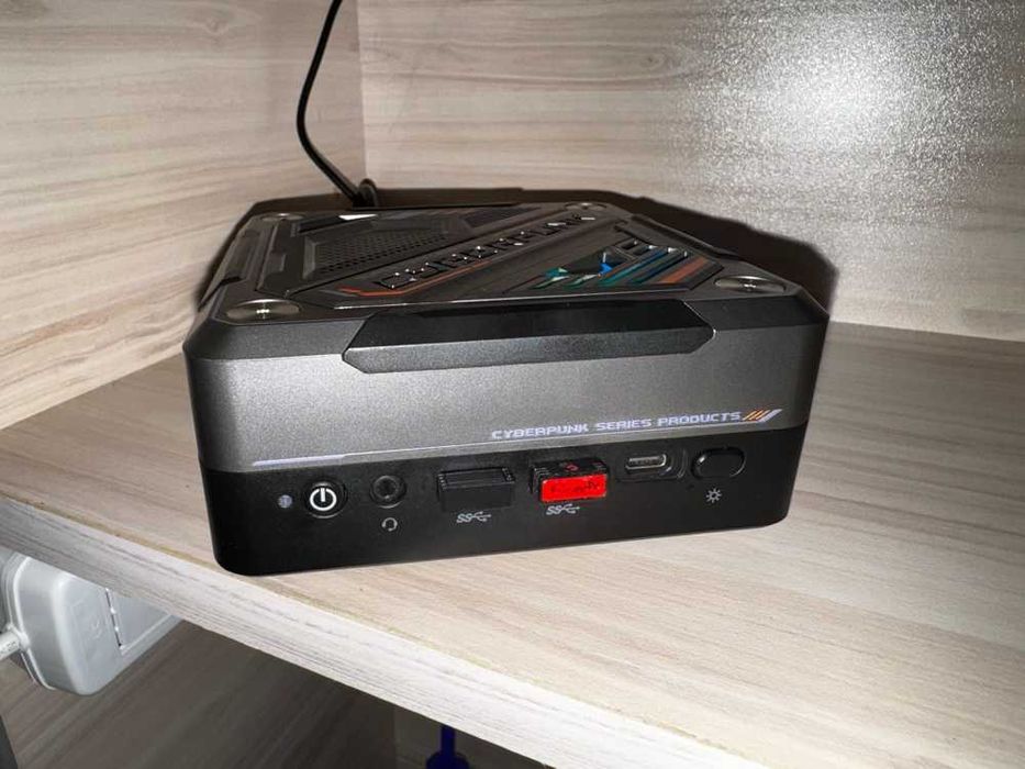 Геймърски Мини Компютър AtomMan Cyberpunk - Ryzen 7 7840HS, 32GB RAM, 500gb SSD, Win 11 Pro