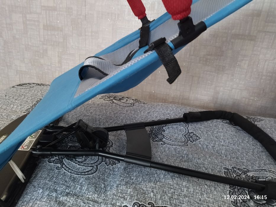 Продам шезлонг .