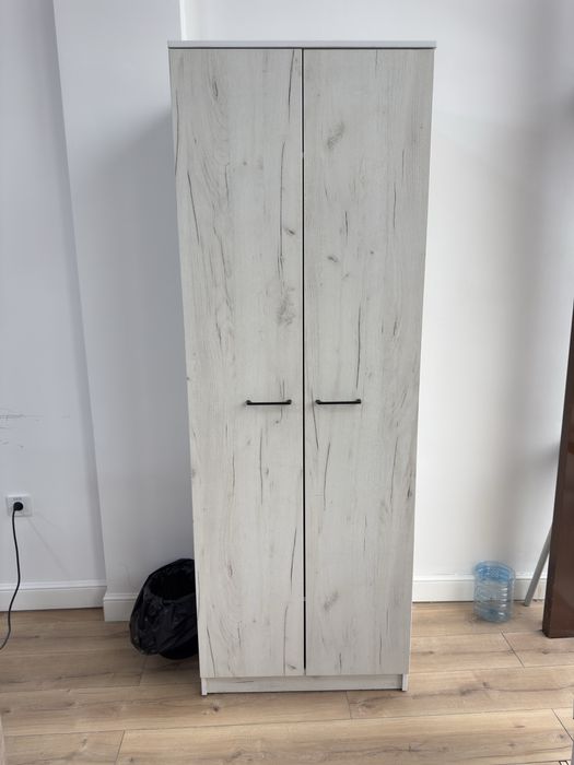 Продаю срочно офисную мебель