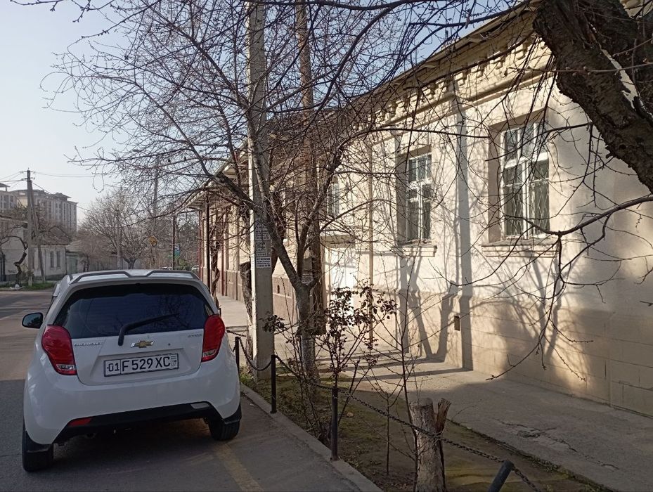 Уй сотилади дуба кулай жойда жойлашган хар томонлама яхши