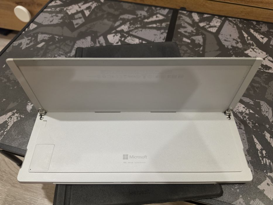 Microsoft Surface Pro 7+ / i7-11th / 16GB Ram / 256 SSD