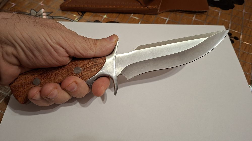 Cuțit vânătoare fără teacă.