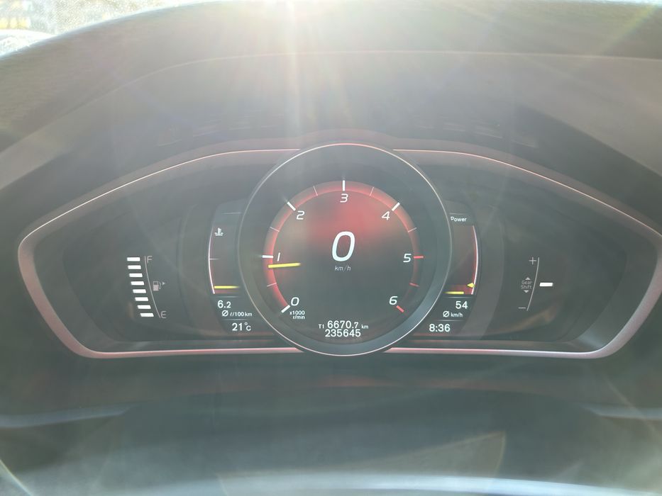 Volvo V40 2015 D2 R Design