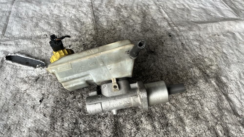 Volkswagen Sharan спирачна помпа