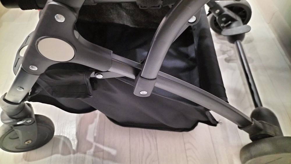 Продам Коляску прогулочную очень отличном состоянии