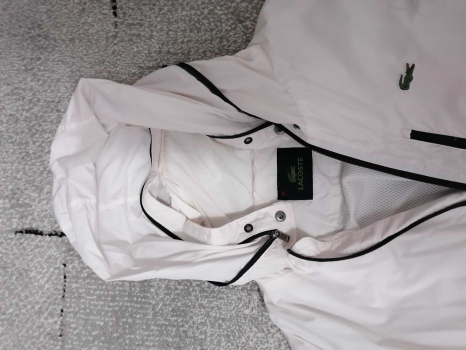 Geaca reflectorizanta lacoste doar 250 pana la Crăciun