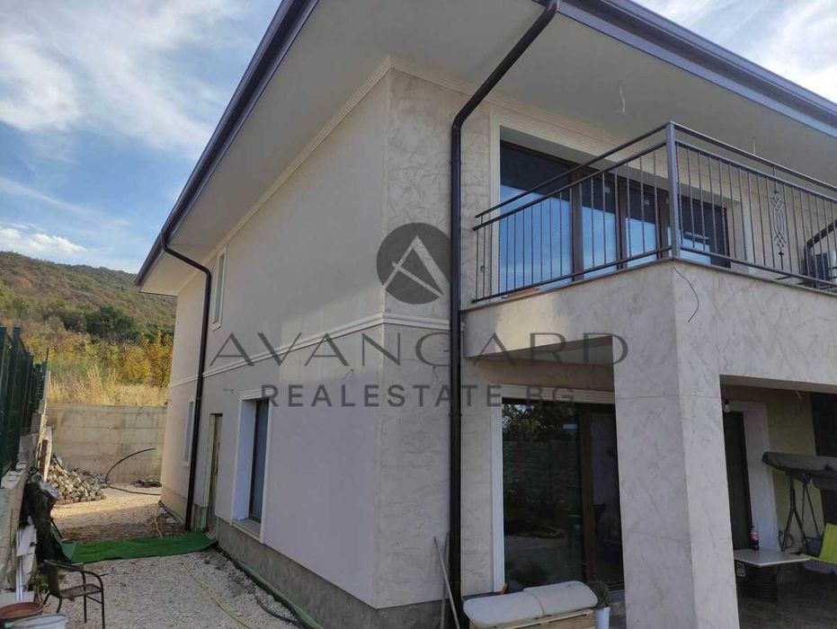 Продава се Къща в с. Марково, Област Пловдив - 192 кв.м за 1208 €/кв.м - Снимка #2