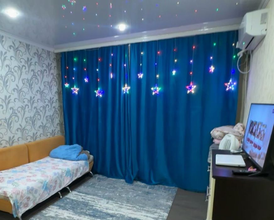 Срочно   готовые  шторы  продам ,