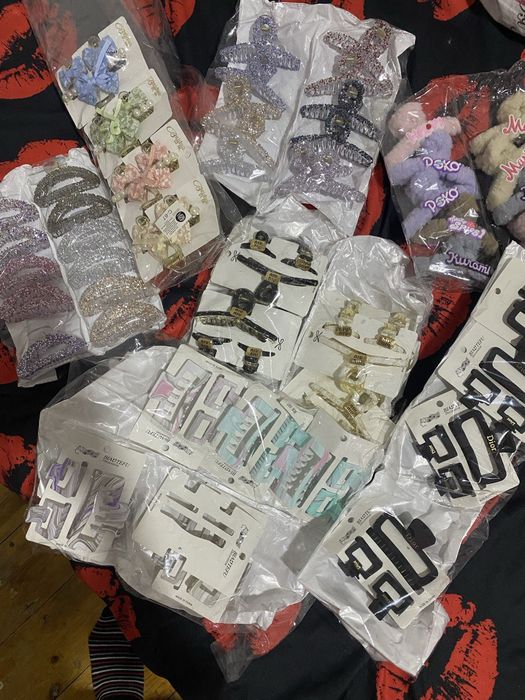 Продается заколки 53 шт Ассортимент продам оптом всё