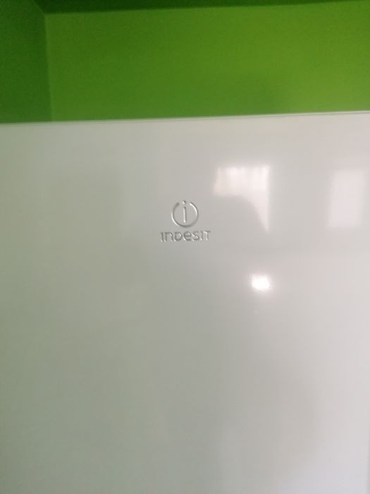 Combină frigorifică Indesit 232l