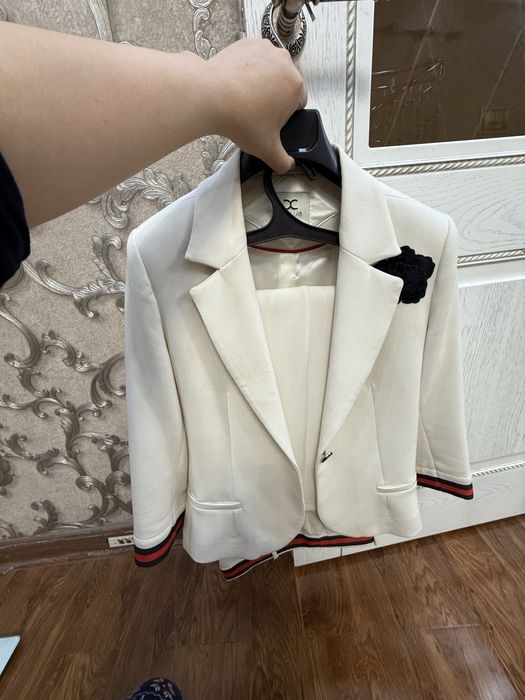 Костюмы пиджаки разые