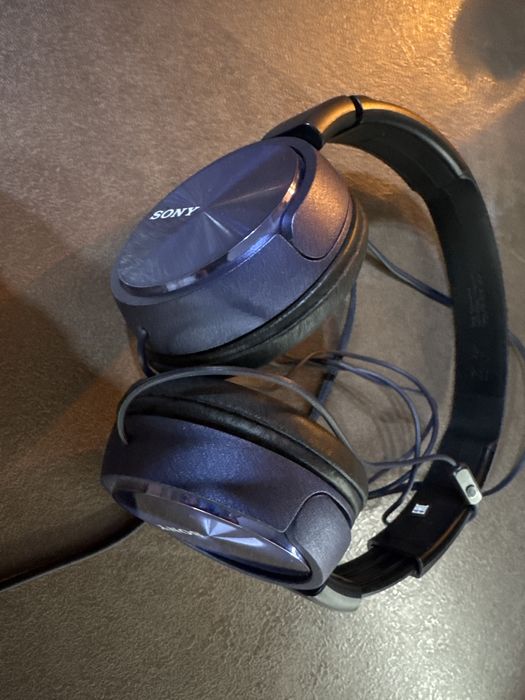 Слушалки Sony с микрофон