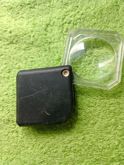 Lupa de buzunar cu teaca