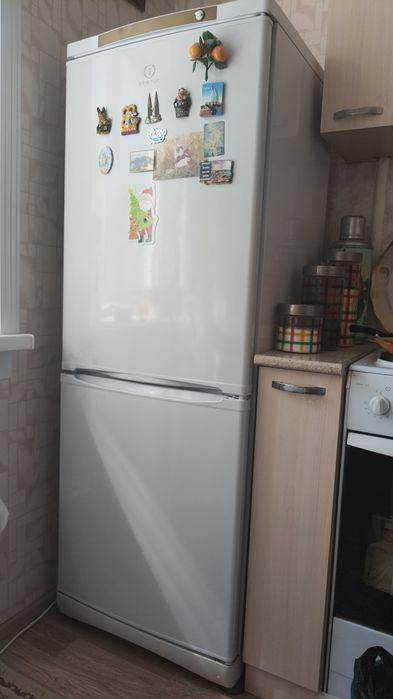 Холодильник Indesit