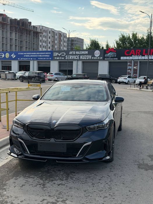 BMW i5 40L 2025 v nalichii