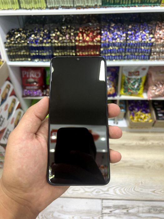 Itel A70 4+8/256 gb