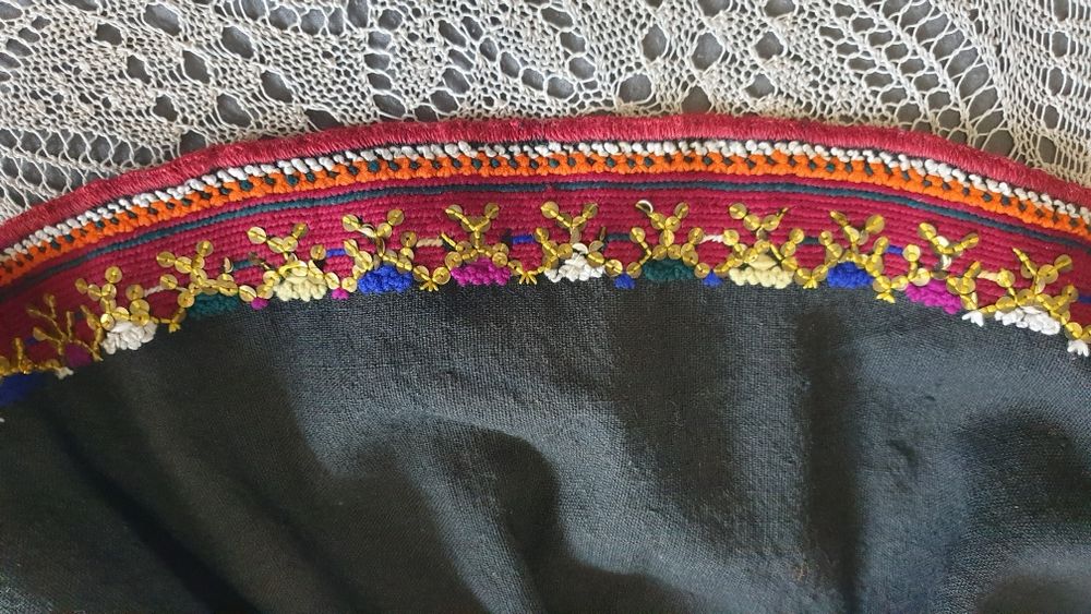 Автентични детски- кърлянка и престилка от Хърцайска носия.