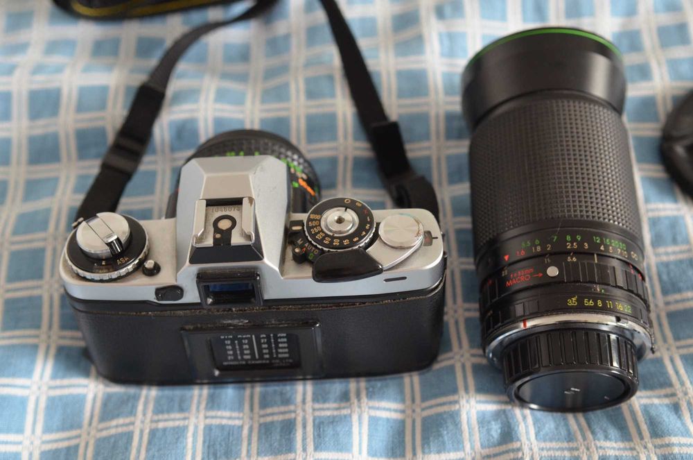 Kit Minolta XD11 aparat foto film + 50mm f1.7 + 35-200mm MACRO + rola film + filtre sky