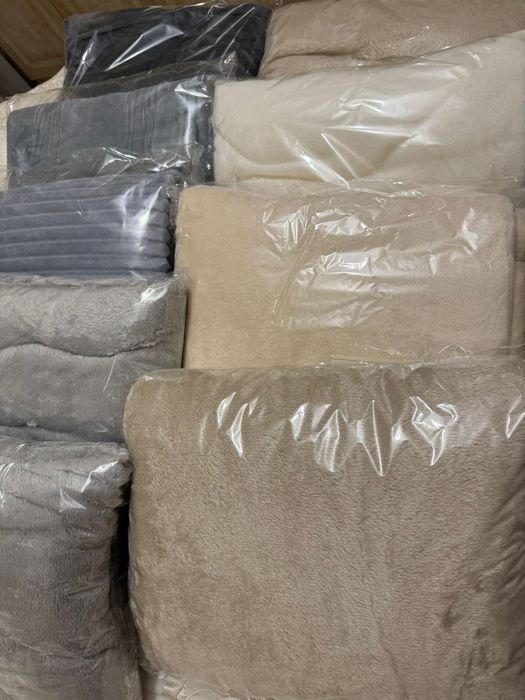 Продам пледы новые.