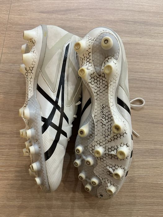 Футболни обувки, бутонки ASICS, като нови