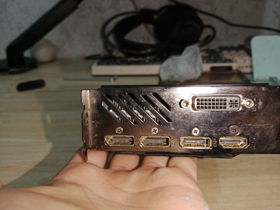 Продам видео карту GTX 950 Xtreme gaming